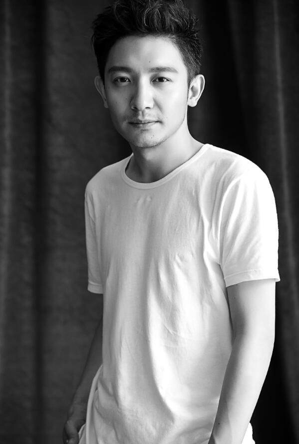 邓飞话剧舞台发力 《燃烧的梵高》一人分饰三角