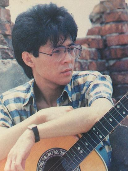 电影 电视 音乐 图片 娱评 人物  [ 摘要]1989年,姜育恒因一首《再