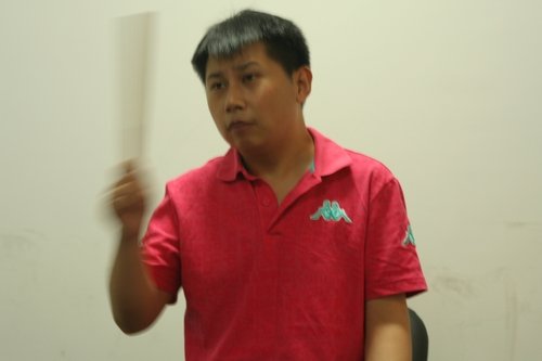 何云伟“脱纲”转战大荧幕 演电影《龙凤店》