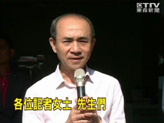许雅钧父亲公开露面挺儿子：因小S才受关注
