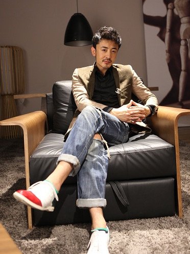 《未昏男女》持续热播 李雅男胡须Look大受欢迎