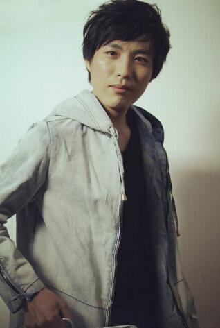 喜剧电影《疯骚的街头》8月24号野蛮上线