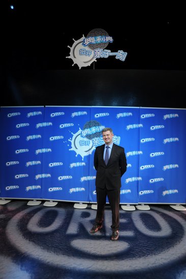 奥利奥携手冯小刚 倡导扭开亲子一刻活动