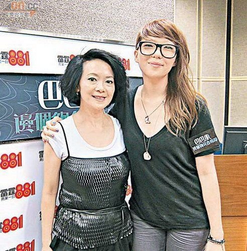 卫诗出书谈涉毒经历 将出新专辑想与欧阳靖合作