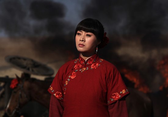 《射天狼》敦煌热拍 剧组恢弘巨制火烧魏家客栈_娱乐_腾讯网