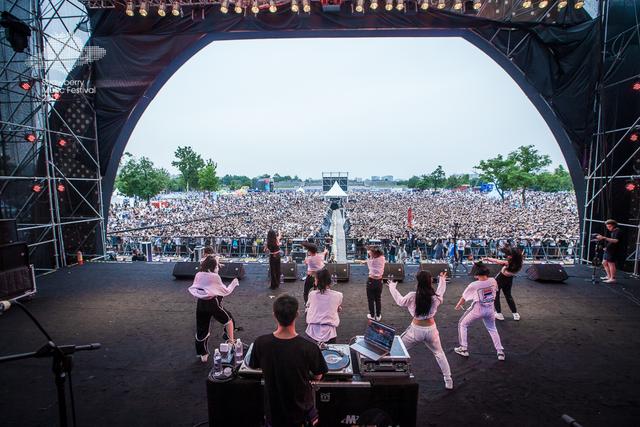 万妮达登西安草莓音乐节 万人合唱《Queendom》