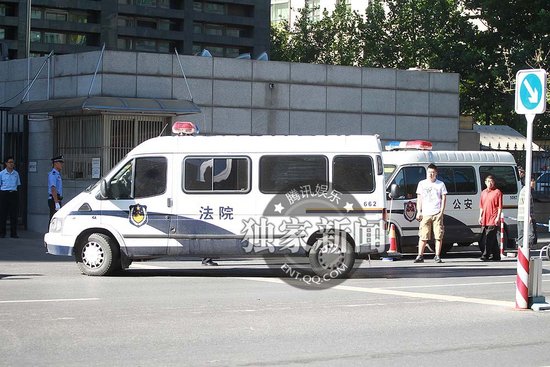 李某某案开庭 梦鸽:受害人<em>处女破裂</em>系作假_娱