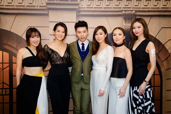 胡杏儿现身时装展 秋冬系列现奢华风格