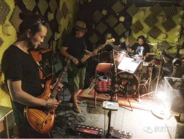 40岁,辞掉房地产公司经理工作,去搞乐队