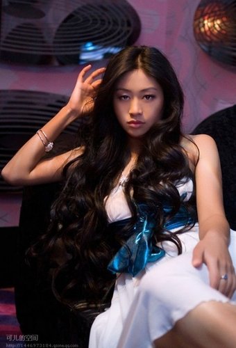 <em>80后美女导演</em>王可儿转战歌坛 新歌点击破三十