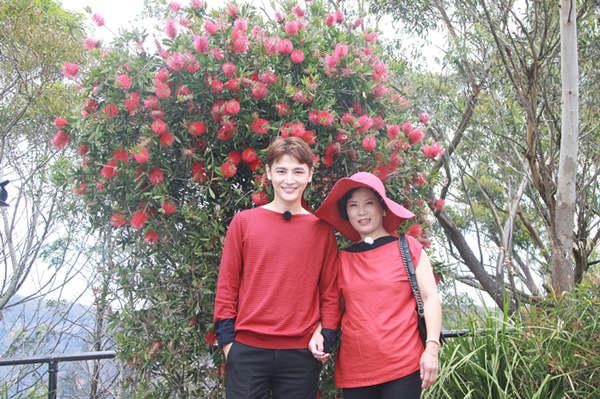 《爸妈》遭遇疯狂农场 孝草孙坚变身铲屎官