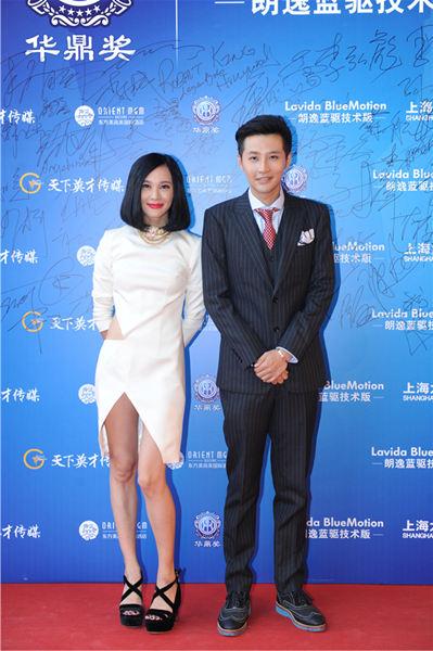 吴晓敏亮相华鼎盛典 帅气干练中展女人味