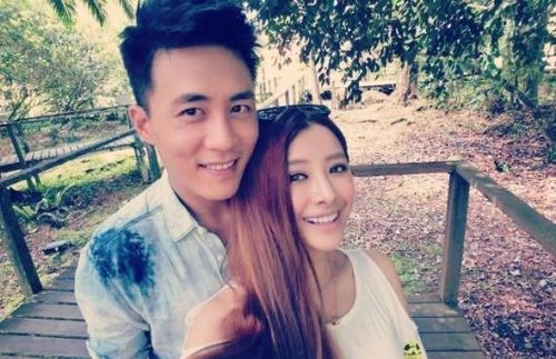 杜淳新欢曝光 被誉最美<em>空姐</em>曾到皮肤病<em>专科</em>就