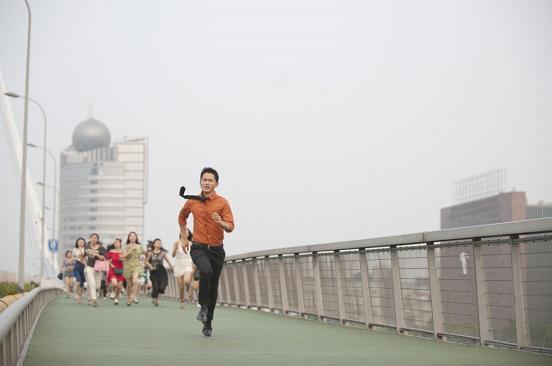 《简装男神》上演相亲大戏 上百女“追一夫”