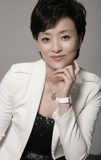 杨澜否认加入美国国籍：从未拿过美国绿卡