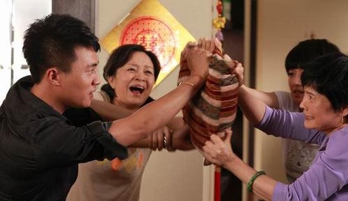 刘莉莉《说谎的爱人》中母爱泛滥 不满女儿婚事