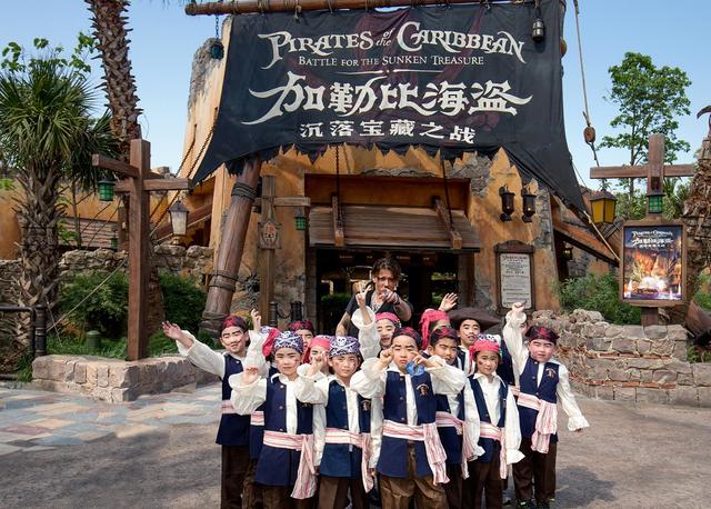 小海盗惊现上海迪士尼乐园宝藏湾掳走德普?!