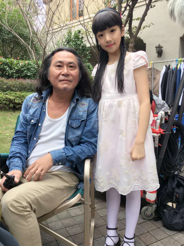 《小楼昨夜又东风》热拍 叶轩彤变身小女一