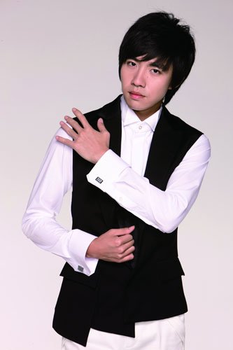 《给力星期天》开播在即 五大帅哥主持蓄势待