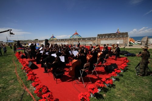 青海卫视今晚8时直播 青海湖诗歌节朗诵演唱会