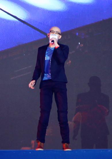 平安献唱《冰雪彩虹》助冬奥 与申雪赵宏博合作