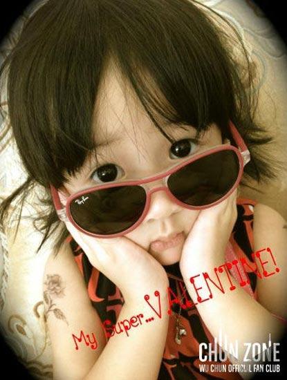 吴尊曝光爱女正面照 <em>父女亲吻</em>暖意爆棚(图)_娱