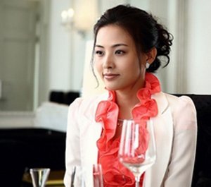 《夏家三千金》曝剧照 郑罗茜为该剧五位数购