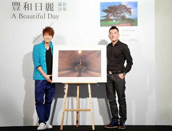 种子音乐CEO发摄影集《丰和日丽》 吴克群力挺