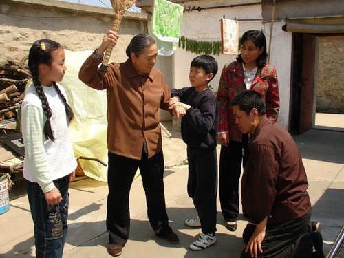 《不离不弃》收视不俗 李鑫雨“私生子”受虐待