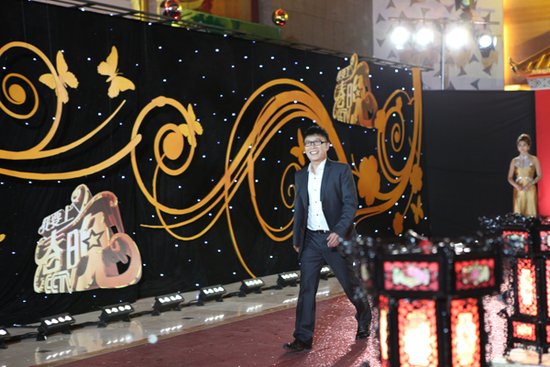 庞龙坐镇《我要上春晚》 韩雷爆笑哑剧戏董卿