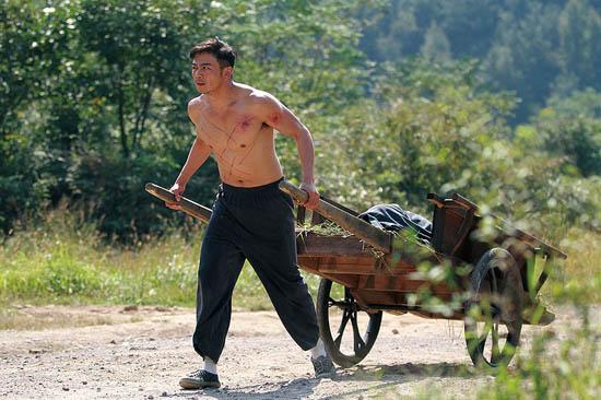 《穷追不舍》杨烁出演王牌特工 为角色秀肌肉