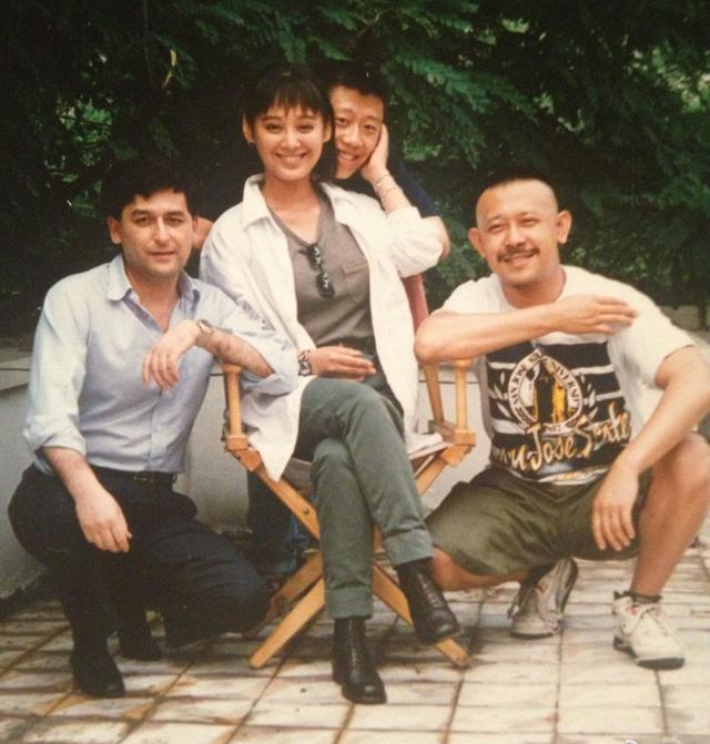 20年前,宁静因为主演姜文导演的《阳光灿烂的日子》一炮而红.