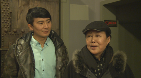 “老戏骨”斯琴高娃观剧《奈何桥外1KM》受好评