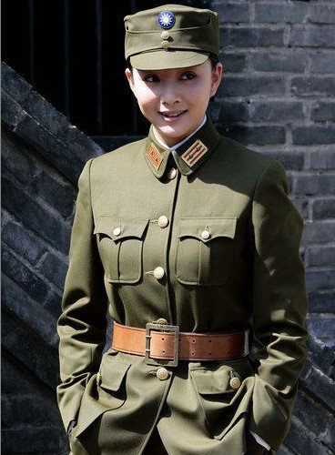 《战地花开》女兵当家 殷桃被赞穿军装很有型