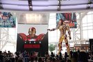《钢铁侠3》场景还原 全球最大钢铁侠亮相沪上