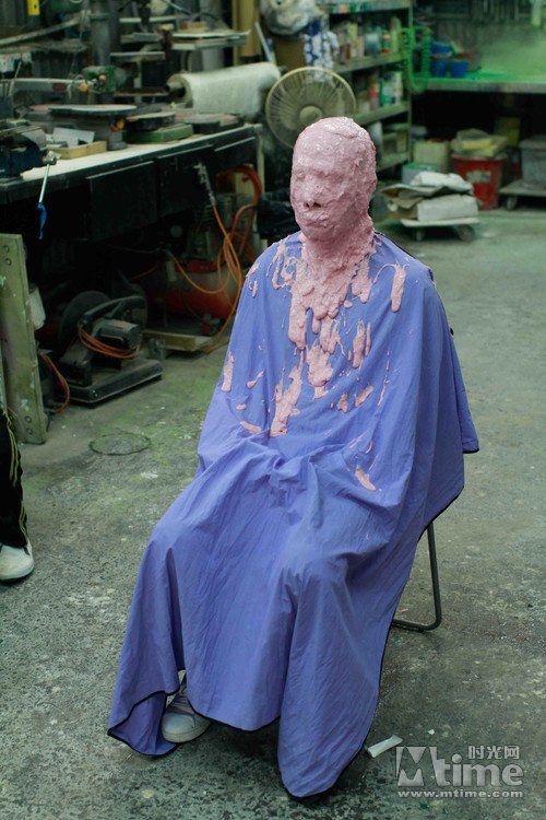 《3D急冻奇侠》做道具 甄子丹罚坐2小时变蜡