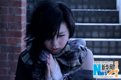 女子拍雪景拍出外星人图片