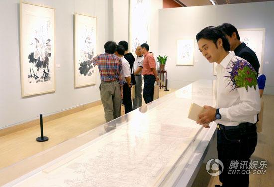 朱军举办个人画展 樊少皇友情捧场(图)