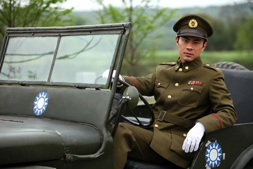 邵汶《兵临城下》成民国型男 帅气军装造型获赞