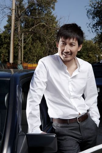 《老牛家战争》李崇霄人气旺