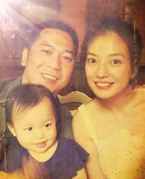 赵薇曝女儿两岁生日照 真名"黄新"曝光