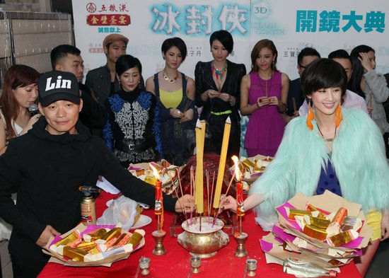 3D冰封侠》穿越护花 黄圣依化身超囧<em>小太妹</em>_