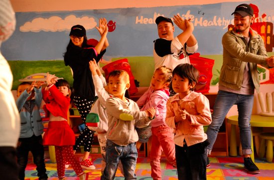 尹熙水幼儿园圆公益梦 为贫困儿童传递阳光