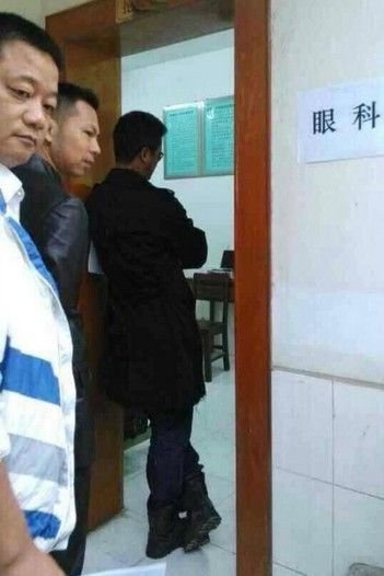 网曝吴京飞行学院做体检 准备考直升机驾照(图