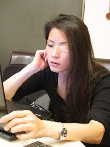 台女星叶全真险失明 术后变“独眼龙”开工