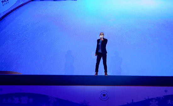 平安献唱《冰雪彩虹》助冬奥 与申雪赵宏博合作