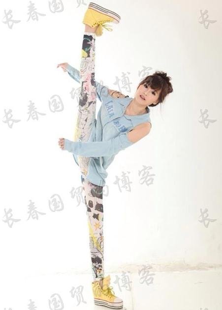 赵本山16岁女儿妞妞练功照曝光 肩上纹身抢镜