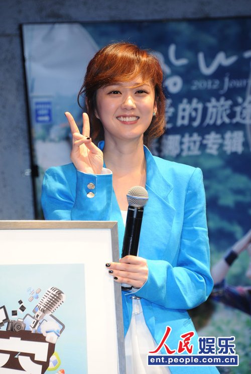 张娜拉电影音乐双丰收甜笑卖萌 讲述爱情点滴