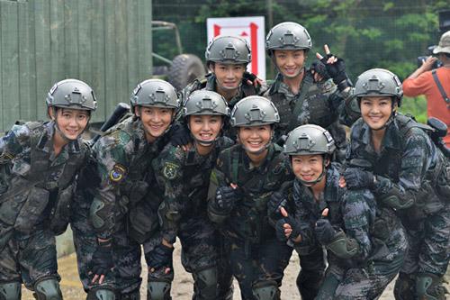 《火凤凰》首度回应过娱乐化：要相信大众审美