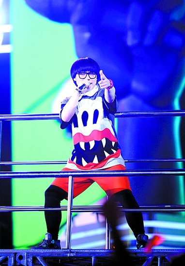 蘑菇头李琦好声音夺冠李云迪成唯一外援